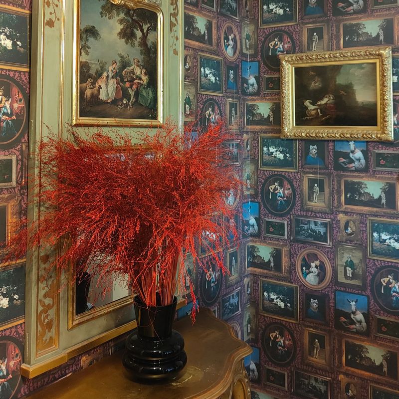 At the Art Gallery tapet burgunder