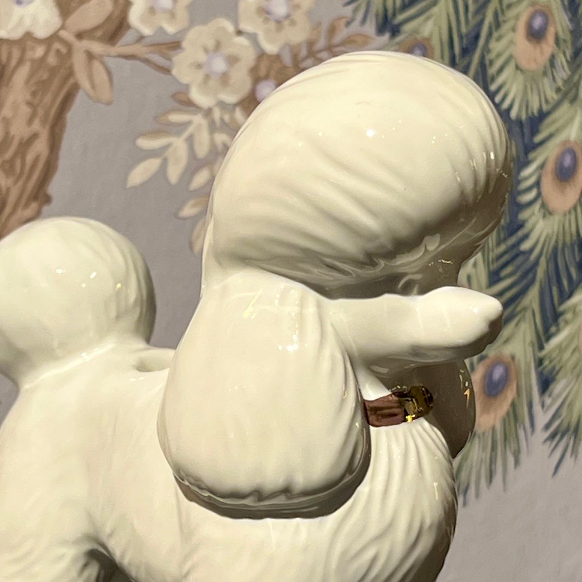 Lysestake hvit Poodle